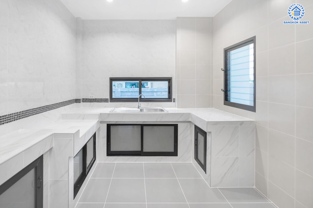 บ้านมือสองตกแต่งใหม่ แบรนด์สุดหรู Sansiri โครงการ เศรษฐสิริ ชัยพฤกษ์-แจ้งวัฒนะ ดีไซน์โมเดิร์น เนื้อที่ 51.7 ตร.ว. ฟังก์ชัน 3 ห้องนอน 3 ห้องน้ำ จอดรถได้ 2 คัน บรรยากาศ Private  วิวสวน หน้าบ้านไม่ชนใคร พร้อม Facilities ครบครัน!  บนทำเลโซนเมือง เชื่อมต่อทุกการเดินทาง ใกล้เซ็นทรัลแจ้งวัฒนะ, เมืองทองธานี, ทางด่วน และรถไฟฟ้าสายสีชมพู "สถานีปากเกร็ด"